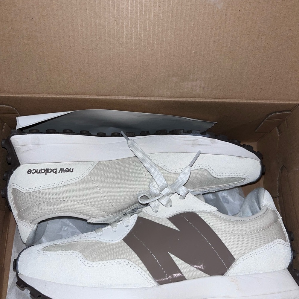 New Balance 327
